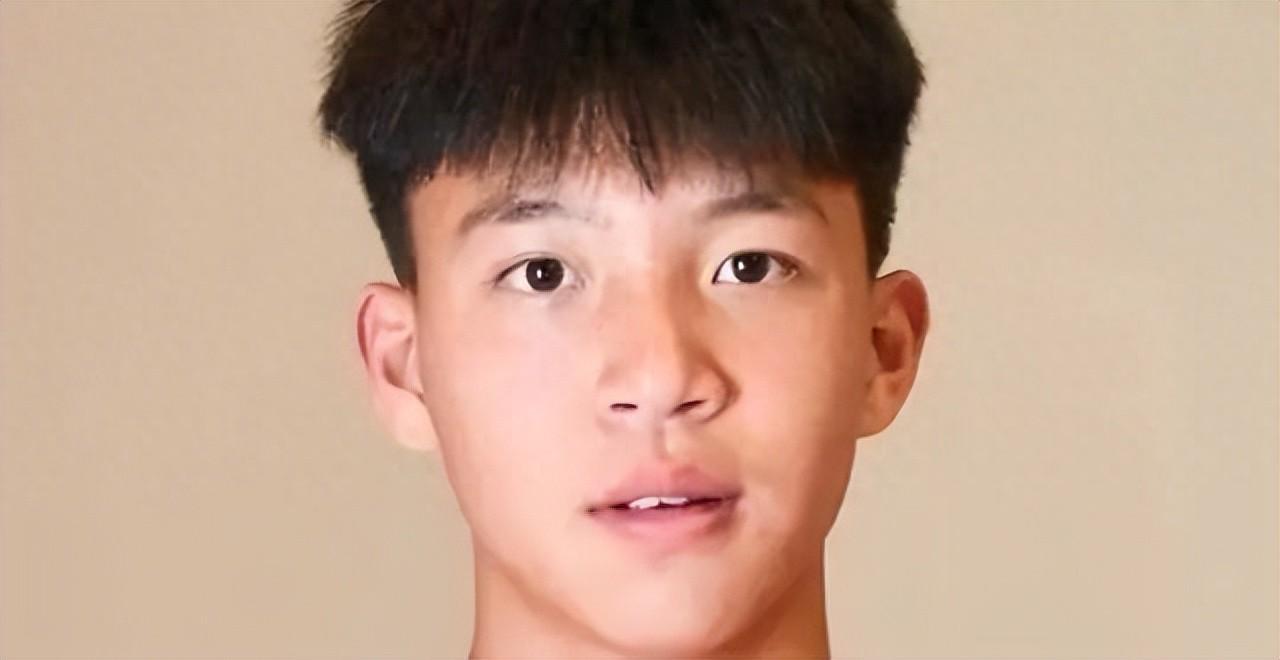 王钰栋球探报告来了,模板巴西国脚马丁内利,球探评分:7分
