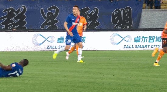 1619701564967066545.gif 开云官方app入口-首红!赵宏略“废人式”飞踹巴索戈 中超新恶人诞生?